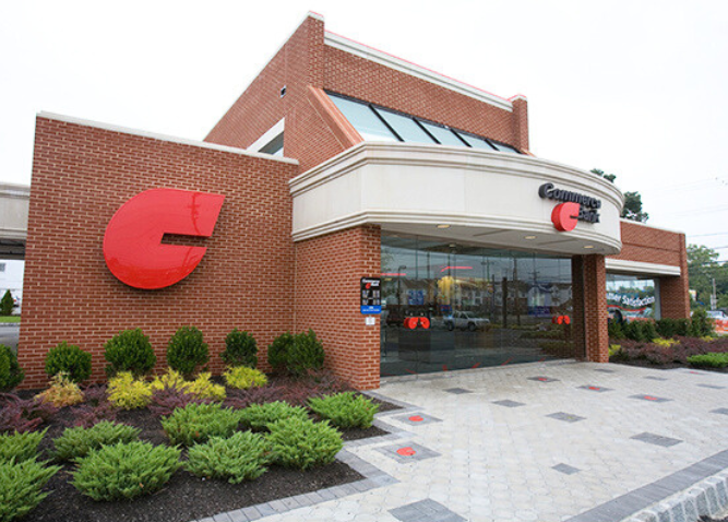 A picture of the exterior of Commerce Bank